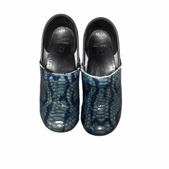 Dansko Size 40 Professional Slip On Clogs Blue/Green Reptile Animal Print - Picture 2 of 7